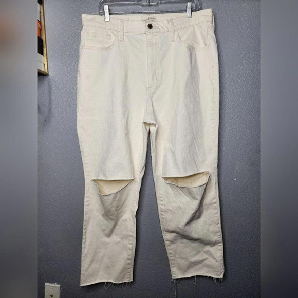 Universal Thread Denim - Universal Thread Y2K Cream Distressed Straight Leg Jeans Women's 14/32R Raw Hem
